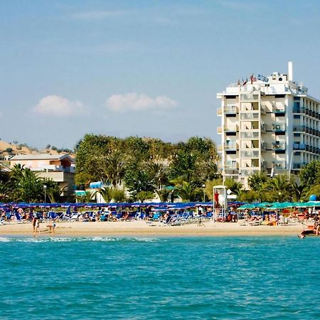 Hotel Excelsior Alba Adriatica Esterno foto