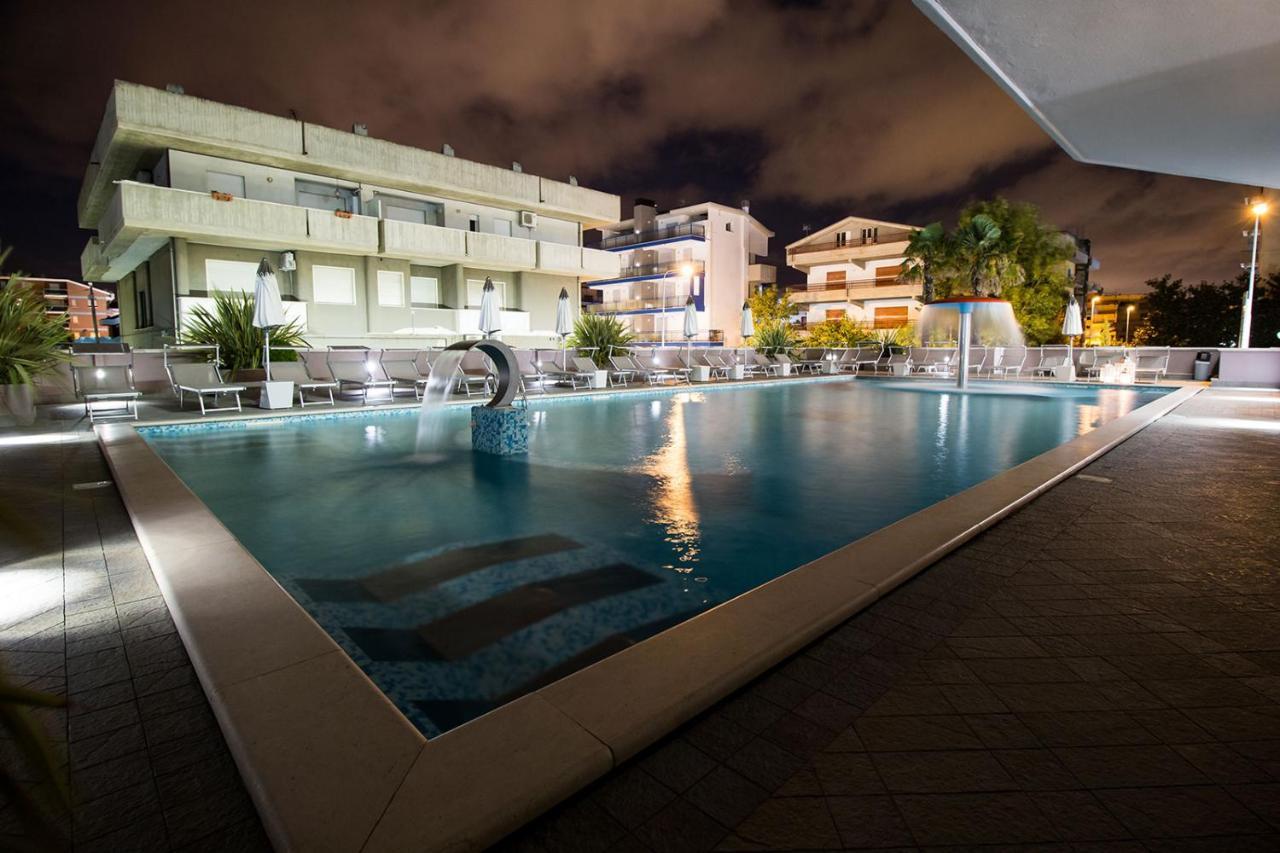 Hotel Excelsior Alba Adriatica Esterno foto