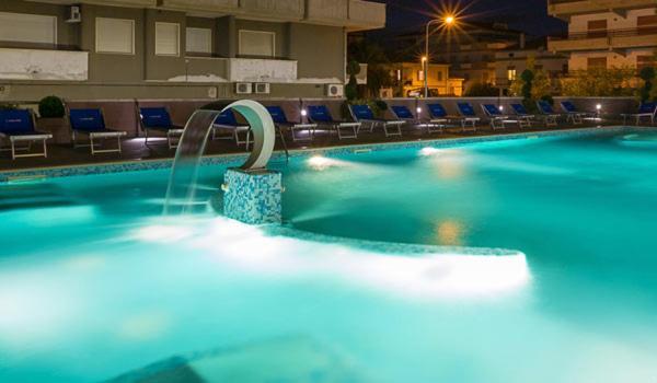 Hotel Excelsior Alba Adriatica Esterno foto